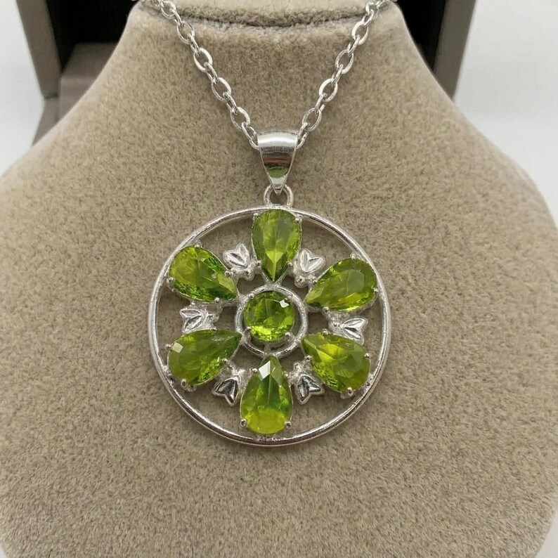 Peridot Flower Necklace 50–55 CT, Round Halo Cluster Pendant, Lime Green Gemstones, August Birthday Gift, Minimalist Jewelry