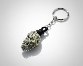 Premium Raw Pyrite Crystal Keychain – Wealth, Luck & Protection Stone Keyring – Handmade Energy Gem Gift for Success and Confidence