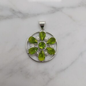 Peridot Pendant Necklace 50–55 CT, Bright Green Flower Cluster Medallion, Silver Tone Jewelry Gift, Wedding Guest Necklace, Chic Style