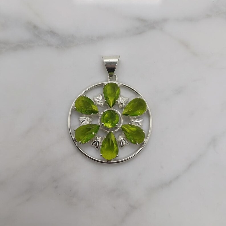 Peridot Pendant Necklace 50–55 CT, Bright Green Flower Cluster Medallion, Silver Tone Jewelry Gift, Wedding Guest Necklace, Chic Style