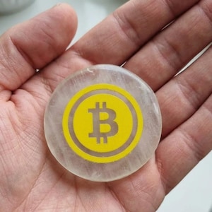 Moneta in resina con logo Bitcoin, gettone in resina epossidica trasparente fatto a mano, regalo per appassionati di criptovalute, decorazione per la scrivania di trading, oggetto da collezione unico per amici investitori