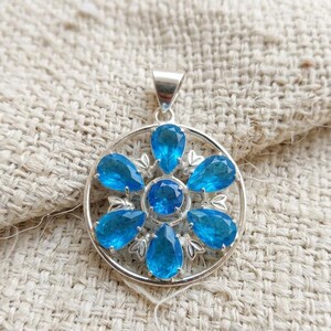 Blue Topaz Flower Necklace 50–55 CT, Circular Cluster Pendant, Vibrant Blue Stones, Holiday Gift for Her, Minimalist Jewelry