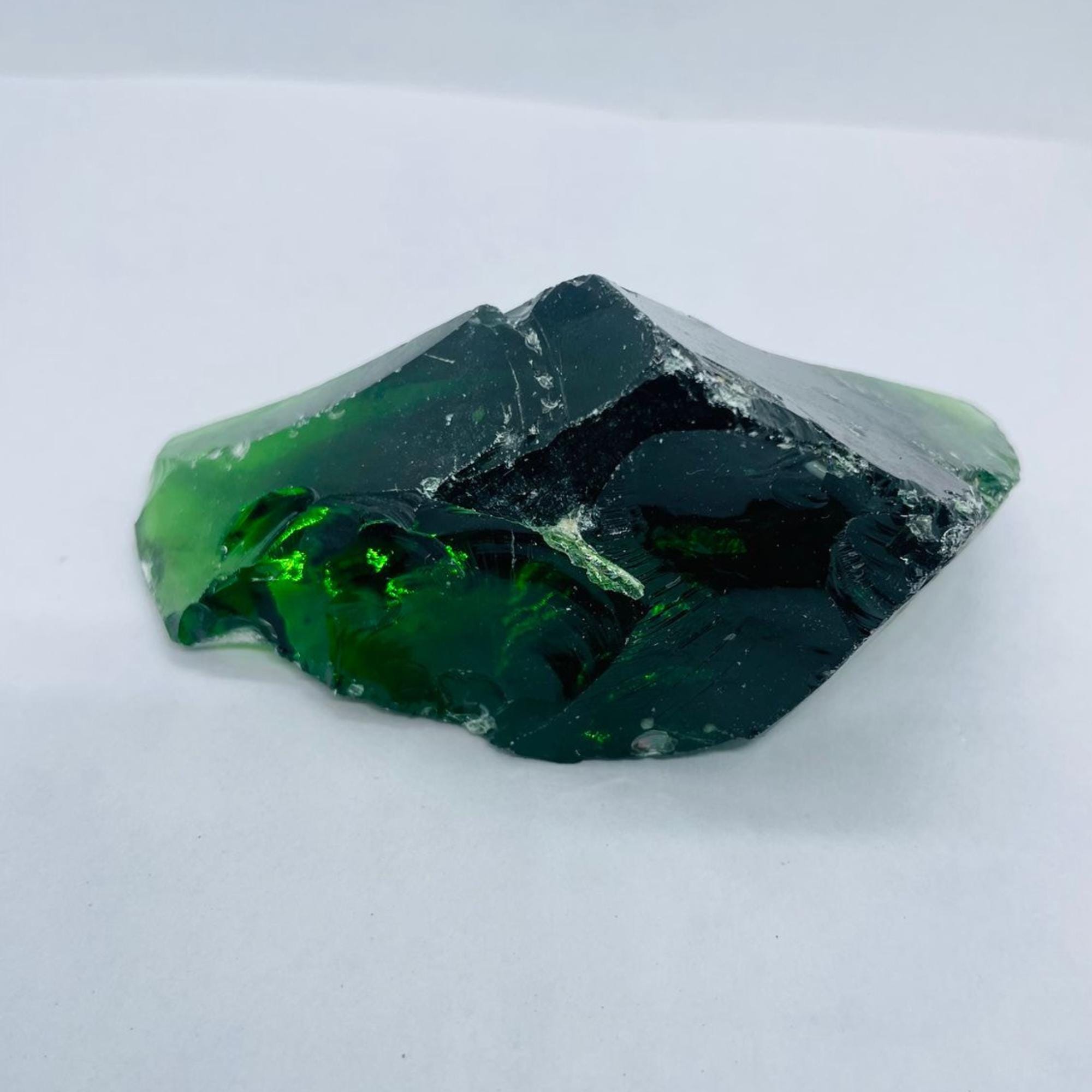 天然風グリーンオブシディアン 700～800カラット 原石、光沢のある火山