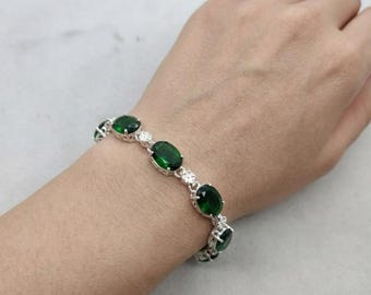 Emerald Oval Link Bracelet, Green Gemstone Station Chain with Toggle Clasp, Silver Tone Setting, Vintage Inspired Jewellery Gift for Her Mom