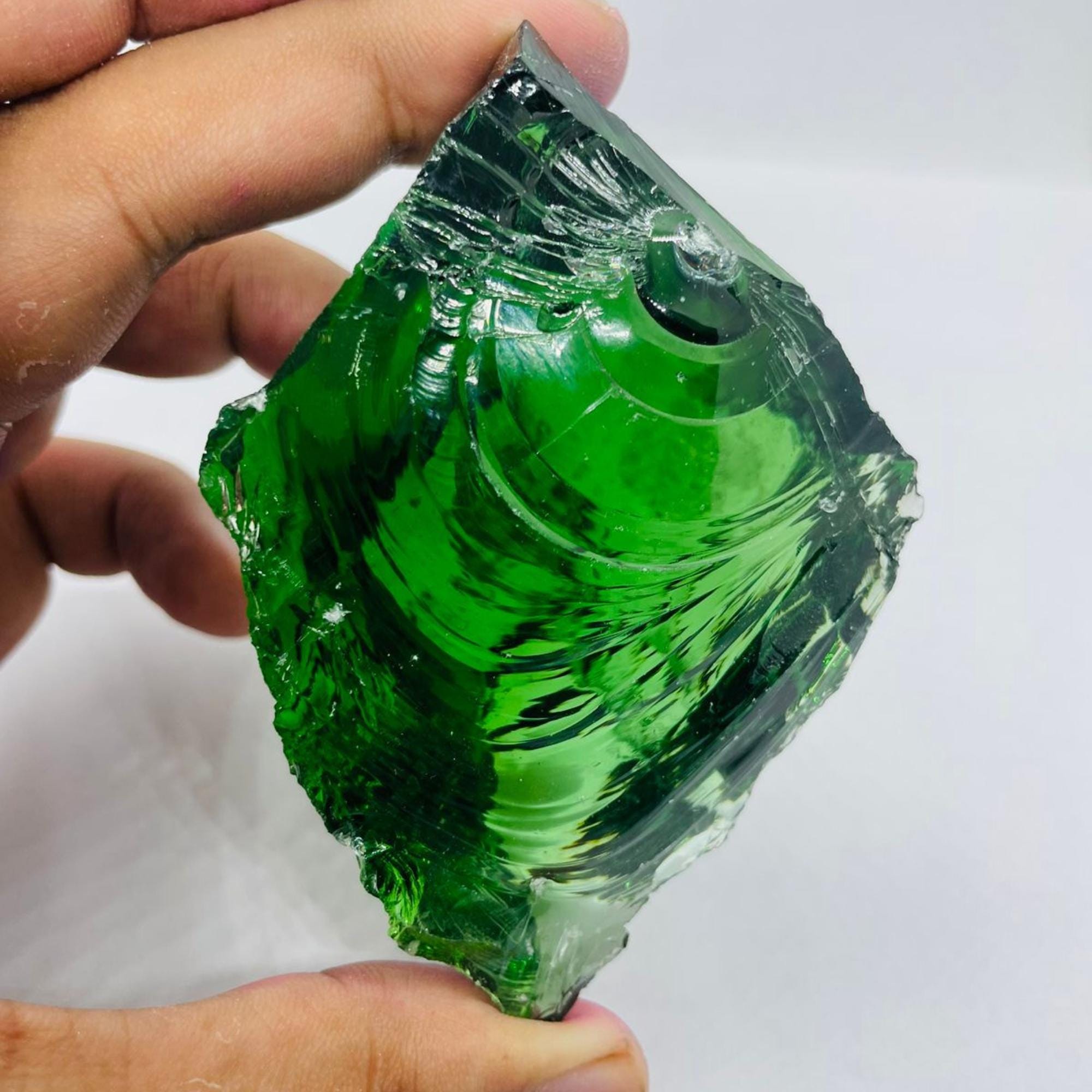天然風グリーンオブシディアン 700～800カラット 原石、光沢のある火山