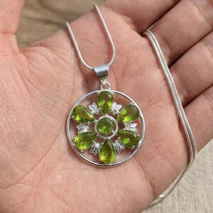 Natural Look Peridot Necklace 50–55 CT, Green Floral Pendant in Circle Frame, Elegant Party Jewelry, Valentine Gift for Her Friend