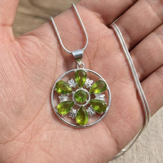 Peridot 50–55 Carat Necklace, Green Flower Medallion Pendant in Silver Tone, August Birthstone Gift for Her, Elegant Everyday Jewellery