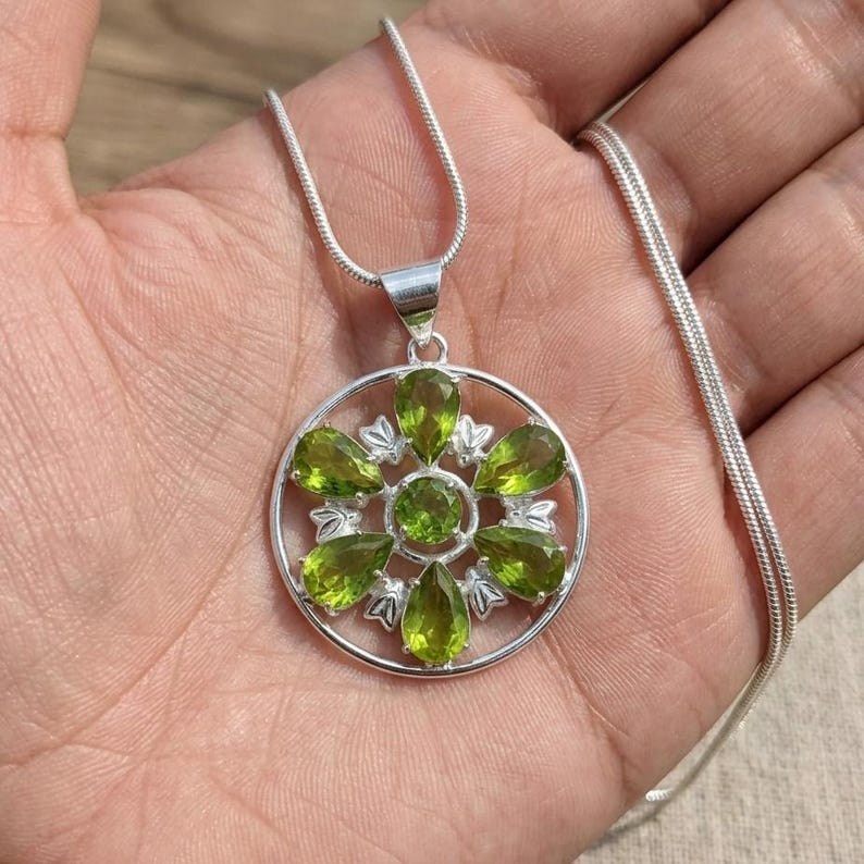 Natural Look Peridot Necklace 50–55 CT, Green Floral Pendant in Circle Frame, Elegant Party Jewelry, Valentine Gift for Her Friend