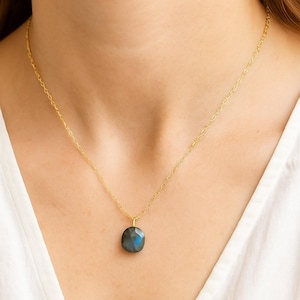 Dainty Labradorite Necklace | Flashy Gemstone Pendant | Minimalist Gold Chain | Labradorite Layering Necklace | Gift for Her