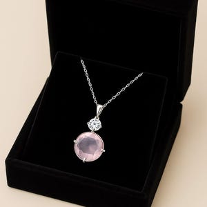 Round Rose Quartz Pendant Necklace – Sterling Silver Chain – Natural Pink Crystal Jewelry – Elegant Healing Gift for Her