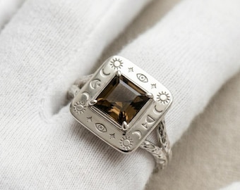 Anillo de plata de ley 925 con grabado celestial de cuarzo ahumado, diseño de sol, luna y estrella.