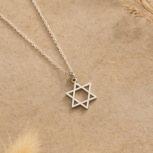 Złoty i srebrny naszyjnik z gwiazdą Dawida | Delikatny naszyjnik żydowski | Malutki wisiorek z Magen David | Biżuteria z symbolem religijnym na prezent