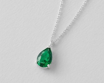 925 Sterling Silver Teardrop Green Emerald Gemstone Ladies Pendant Necklace