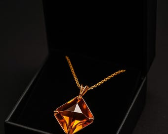 シトリン マジシャンカット ペンダントネックレス：プロスペリティ クリスタル ジュエリー