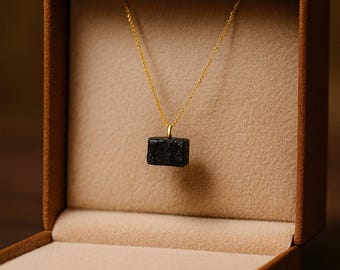 Collar de turmalina negra en bruto: cadena de oro, cristal curativo minimalista