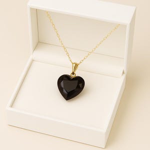 Black Tourmaline Heart Necklace – Protection Crystal Pendant – Healing Gemstone Jewelry for Positive Energy & Grounding