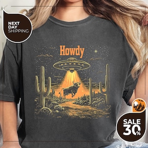 Comfort Colors®Howdy Western Cow UFO Tshirt | Vintage Cowboy Alien T-shirt | Vintage 90s Shirt | Washed Shirt | Vintage Disttressed Shirts