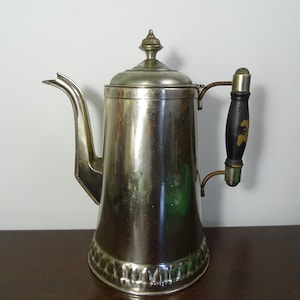 Grande cafetière ou théière en métal argenté, théière avec poignée en bois, porte-fleurs vintage de ferme minable