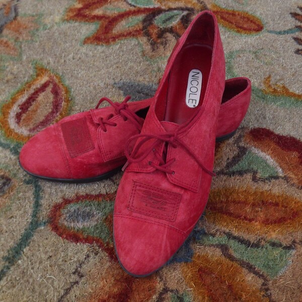 Red Shoes, 1980s Suede Shoes, Womens Lace Up Tie Shoes, Designer Nicole Shoes, Mod vintage Shoes, Flat Leather Shoes, Size 8 Narrow US