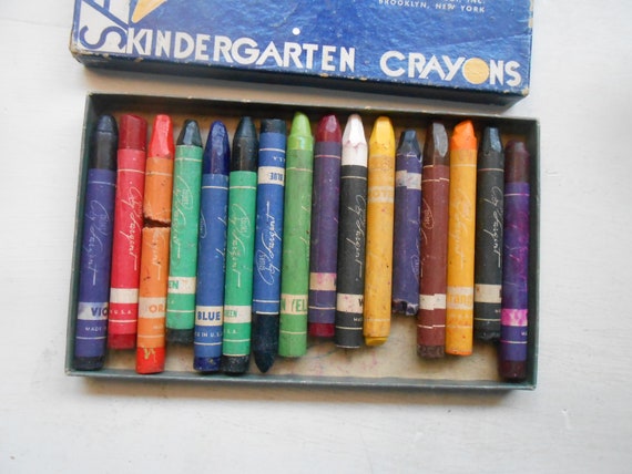 Vintage Kindergarten School Classroom Crayons Sargent in Lift Top  Boxd 