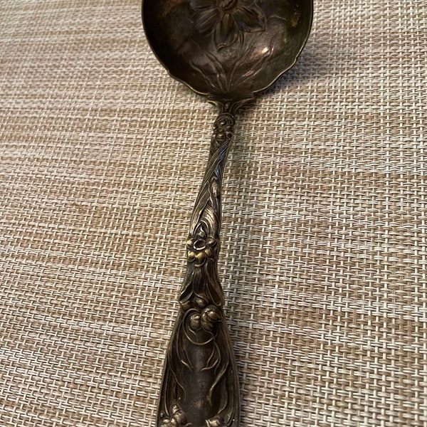 vintage embossed silver plate serving ladle spoon floral Narcissus pattern 1902...B