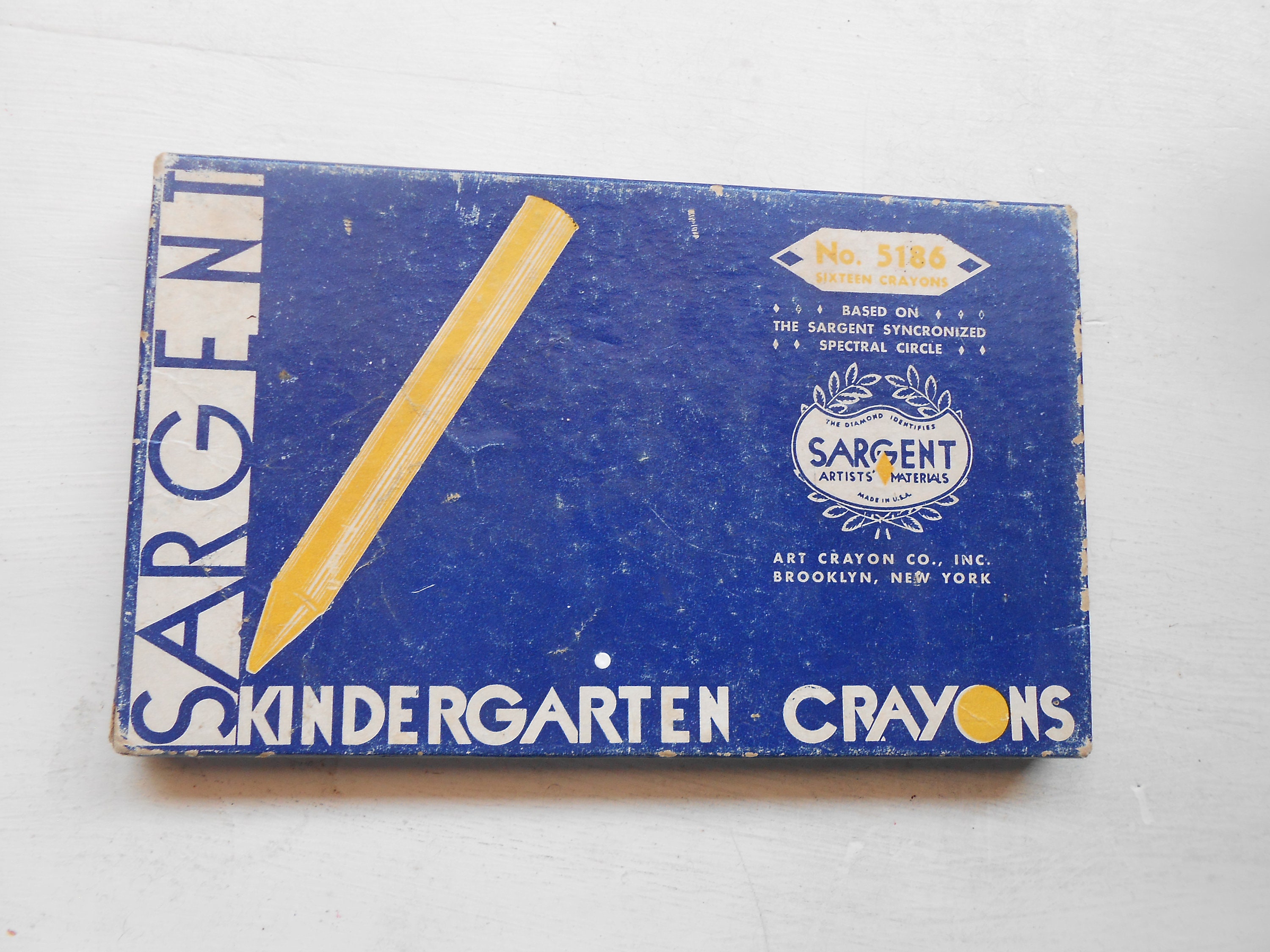 Vintage Kindergarten School Classroom Crayons Sargent in Lift Top  Boxd 