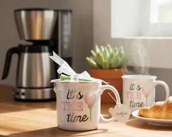 Taza de golf Mud Pie It's Tee Time, blanca con posavasos a cuadros, nueva con etiquetas.