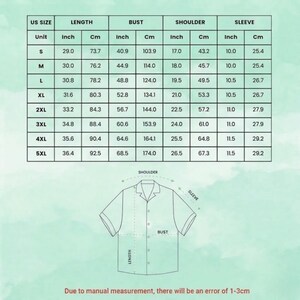 Puede incluir: Una tabla de tallas para una camisa de manga corta, que muestra las medidas en pulgadas y cent&iacute;metros para las tallas S a 5XL. La tabla incluye columnas para largo, busto, hombro y manga, con un diagrama que ilustra estos puntos.