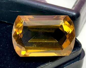 Honinggouden citrien edelsteen - 13 kt rechthoekige gefacetteerde steen in laboratoriumvorm