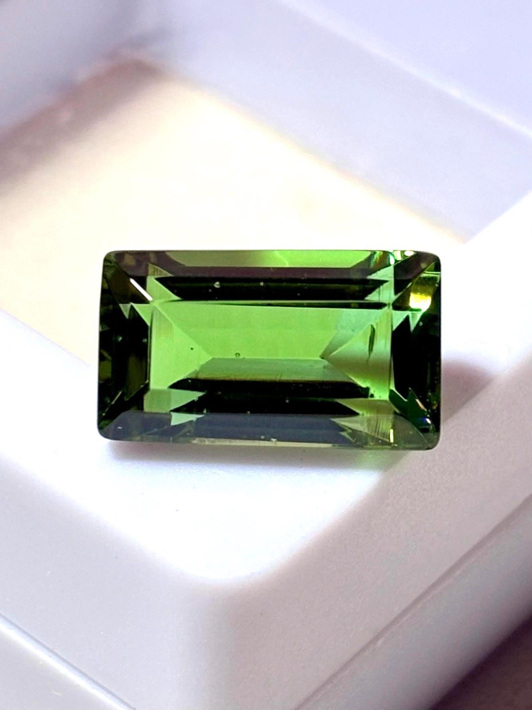 Zultanie Zultanite naturelle à changement de couleur de 7,0 carats, diaspore ...