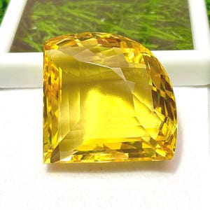 133 karat gyllengul topas – Kite Shield-slipad, fasetterad ädelsten