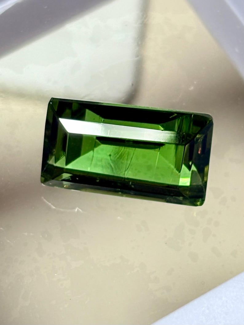 Zultanie Zultanite naturelle à changement de couleur de 7,0 carats, diaspore ...