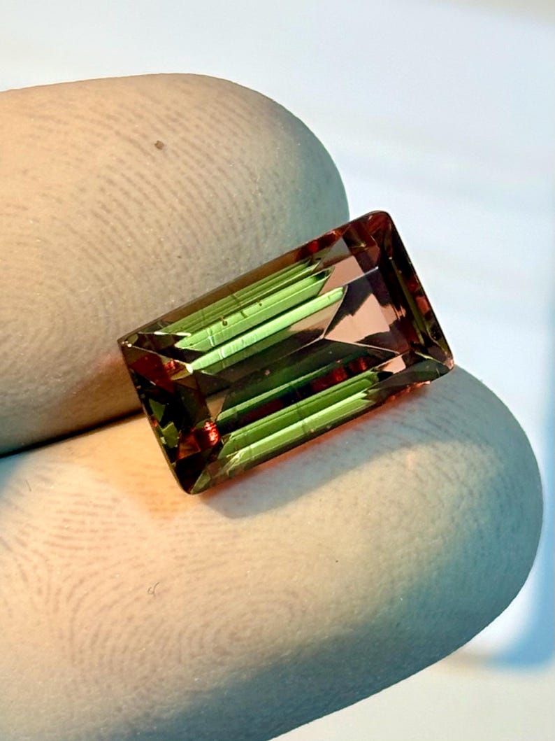 Zultanie Zultanite naturelle à changement de couleur de 7,0 carats, diaspore ...