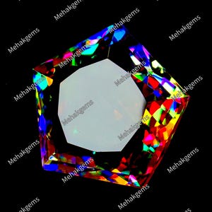 Cristal de topaze mystique 56 carats, grosse pierre gemme arc-en-ciel à facettes (25,75 x 25,80 x 15,30 mm)