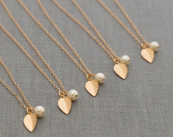 Gold Leaf Necklace Set of 8, Fall Bridesmaid Jewelry, Custom Pearl Dainty Jewelry, Fall Bridesmaid Necklace