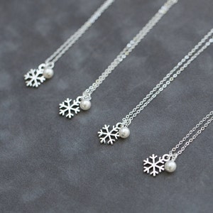 Snowflake Bridesmaid Jewelry Set of 4 Four, Custom Pearl Snowflake Jewelry, Bridal Party Gifts, Winter Bridesmaid Necklace image 3