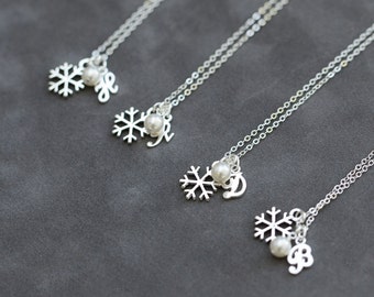 Bridesmaid Jewelry Set of 5, Winter Wedding Snowflake Necklace, Pearl Snowflake Jewelry, Sterling Silver Initial Necklace