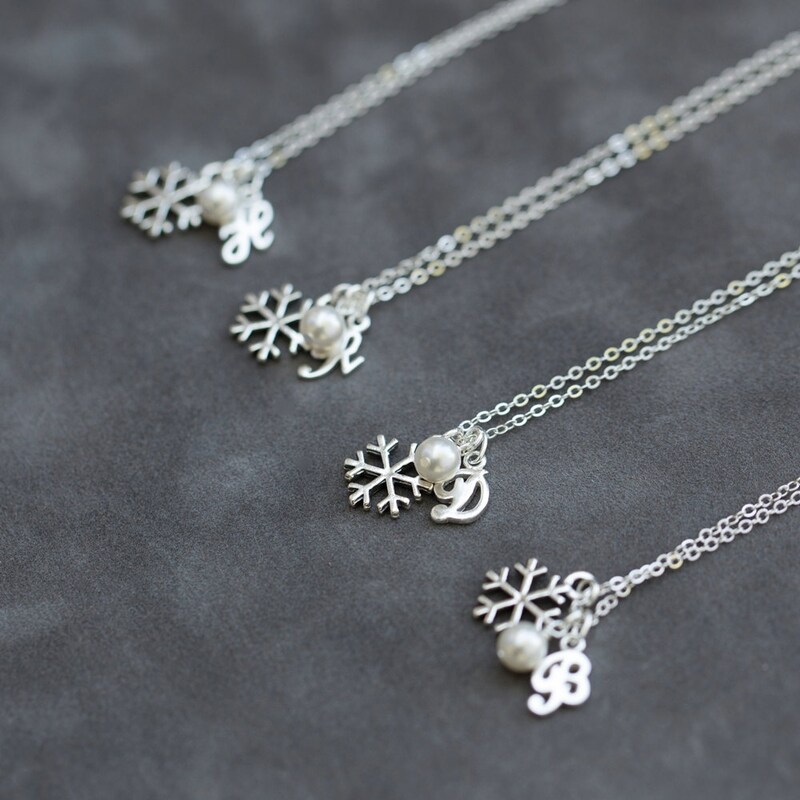 SNOWBALL NECKLACE main image 1