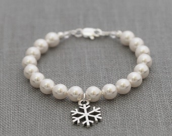 Bridesmaids Snowflake Bracelet, Winter Wedding Pearl Jewelry, Snowflake Pearl Bracelet, Bridesmaid Snowflake Jewelry, Sterling Silver