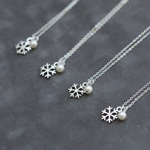 Snowflake Bridesmaid Jewelry Set of 4 Four, Custom Pearl Snowflake Jewelry, Bridal Party Gifts, Winter Bridesmaid Necklace image 1