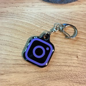 NFC social media keychain – Instagram/TikTok/WhatsApp link – Connectable NFC card – Digital profile sharing – Fun gift