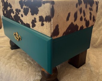 Rustikaler Polsterhocker mit eingebauter Aufbewahrung