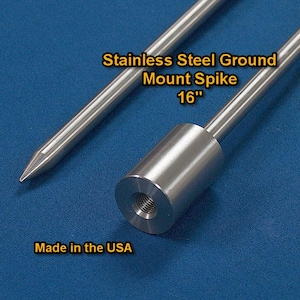 Puede incluir: Púa de montaje en tierra de acero inoxidable, de 40.6 cm de largo, con un extremo puntiagudo y una base cilíndrica. El texto "Stainless Steel Ground Mount Spike 16" es visible. Fabricado en EE. UU.