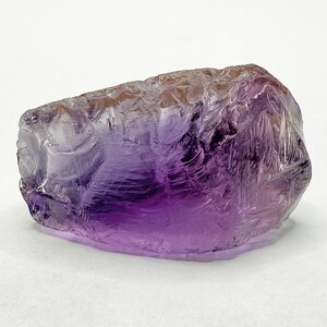 Außergewöhnlicher übergroßer roher Amethyst, raues Sammlerstück, Museumsqualität, Rohsteingewicht in 136 Karat