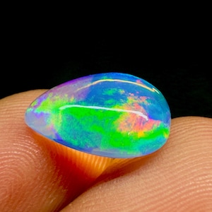 4.25 carats Ethiopian Opal Multi Fire, Pear Cabochon,AAA+++High Quality OpalUnique Piece Blue Ethiopian Opal Multi Fire Pear Shape,10x14x5MM