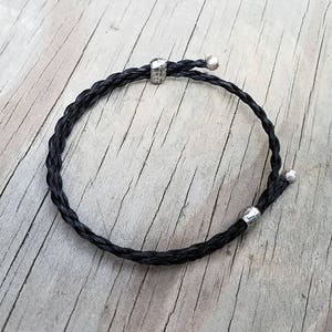 Pulsera ajustable de pelo de caballo con cuentas plateadas - Pelo de caballo trenzado - Inspirado en el estilo boho vaquero y boho chic