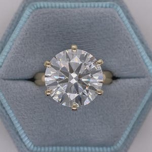 9.39 Ct Ideal Cut Round Lab Grown Diamond Engagement Ring – IGI Certified F/VS1 in 18K Yellow Gold