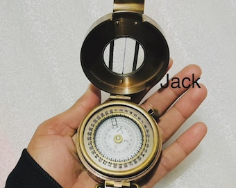 Brújula de bolsillo militar de latón macizo de la Segunda Guerra Mundial, en perfecto estado de funcionamiento.