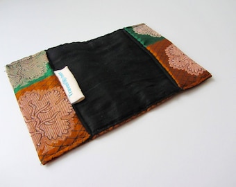 klaar om te verzenden paspoort bedek gefietst levensboombrokaat