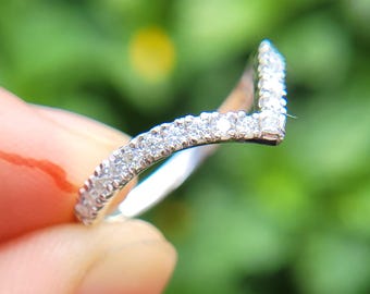 14K Gold V Shape Wedding Band, Lab Grown & Diamond Chevron Ring, Curved Pave Band, Dainty Minimalist Bridal Ring, Bridesmaid Gift